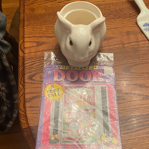 Avon White Rabbit Planter - Picture 1 of 11